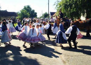 Hungarian Dancers at Moravica Harvest Festival_2